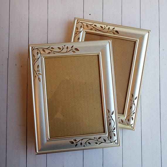 Vintage 5x7 Silver Metal Photo Picture Frame Set of 2 Matching Frames with Leaf Design 5" x 7"