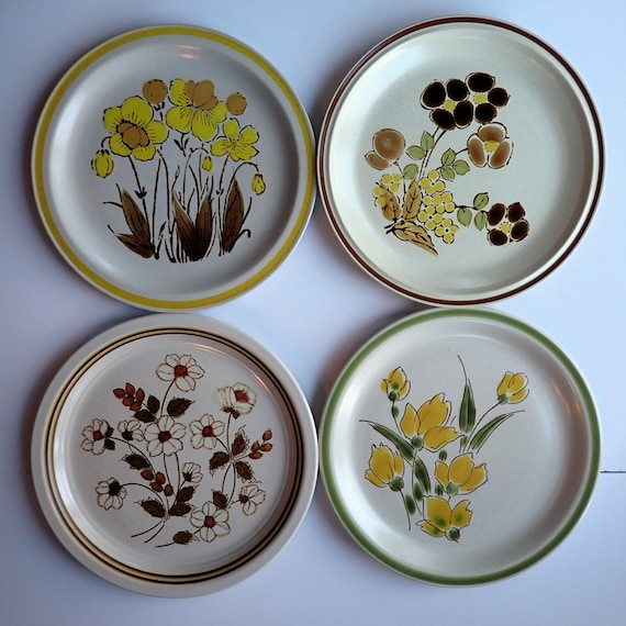 Vintage Mismatched Stoneware Dinner Plate Set of 4 Mix and Match Plates White and Beige with Green Yellow and Brown Flower Designs 1970s