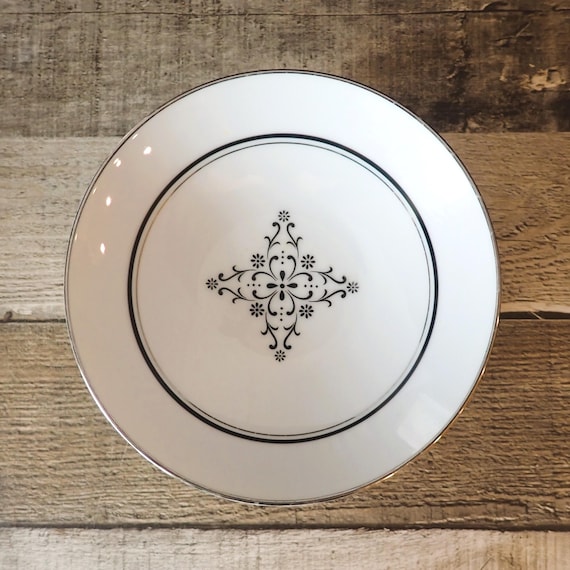 Vintage Style House GRANADA Fruit Bowl Set of 4 White with Black Scroll Design