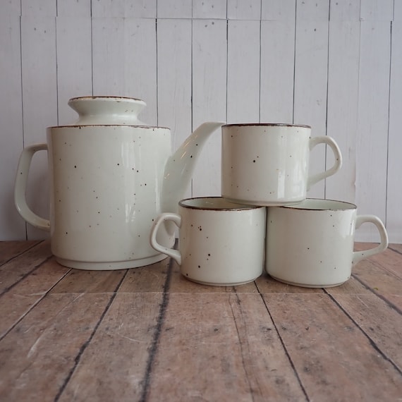 Vintage J & G Meakin LIFESTYLE Coffee or Tea Pot with 3 Cups Mugs White Stoneware Speckled with Brown Rim