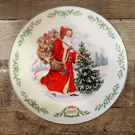 Vintage Lenox 1992 Kris Kringle Christmas Plate International Santa Claus Plate Collection Annual Plate