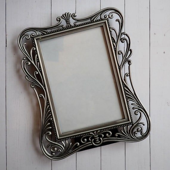 Vintage Silver Metal 5x7 Picture Photo Frame Scroll Leaf Design 5x7 Size Leaves and Scroll Design