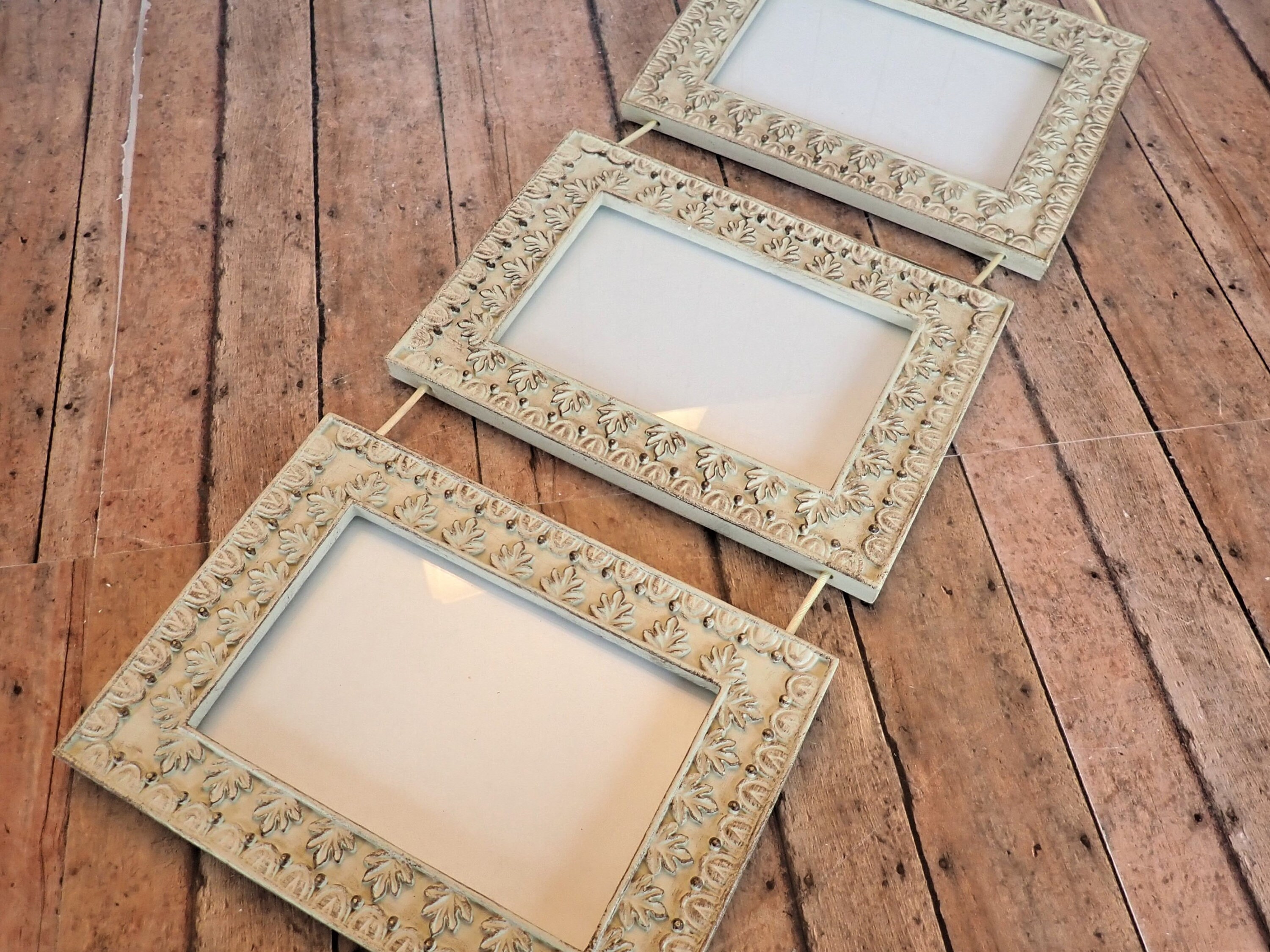 Vintage 4x6 3Part Hanging Wall Frame Cream Antique White with Leaf