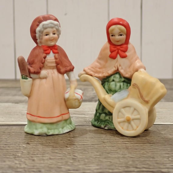 Vintage LEFTON Colonial Village Accessory The Eberhardts Grandma and Mother and Baby Village People Accessories 05827