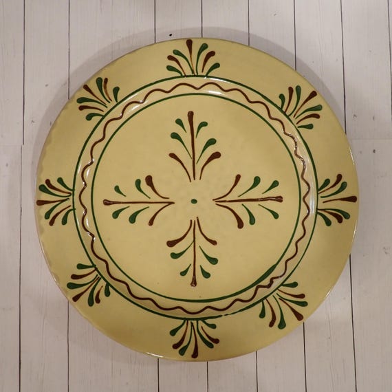 Vintage ROWE POTTERY WORKS Old Salem 11" Dinner Plate Yellow with Green and Red Design Bob Timberlake Cambridge Wisconsin