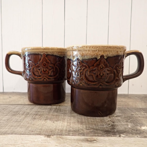 Vintage Japan Stacking Mugs Set of 2 Brown Ceramic Mugs with Tan Drip Edge Scroll Design