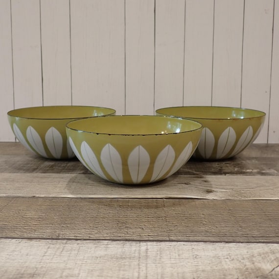 Vintage Cathrineholm of Norway Enamel Lotus Bowl 5" Individual Bowl Set of 3 Green with White Flowers Leaves Some Wear