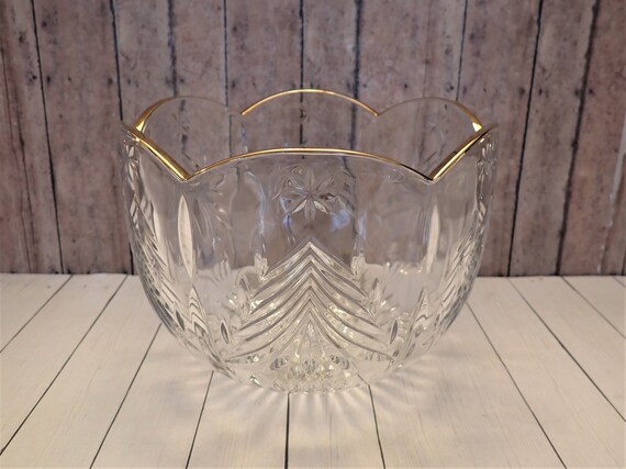 Vintage Mikasa Christmas Tree 8" Round Bowl Serving Bowl Clear with Pine Tree and Candle Design