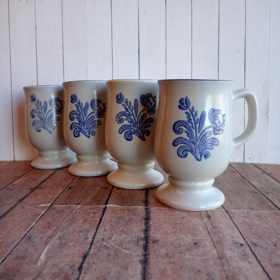 Vintage Pfaltzgraff YORKTOWNE Grandmug Set of 4 Footed Pedestal Mugs White and Blue Americana Folk Art Design