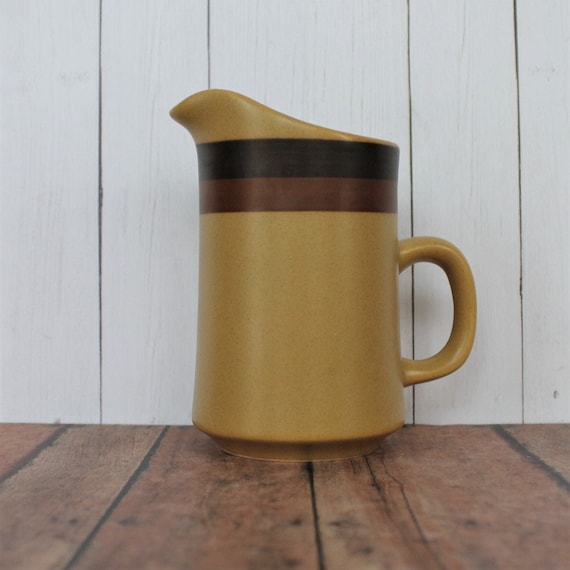 Vintage Arrowstone ZUNI MAIZE Gold Tan Stoneware Creamer Mid Century Modern Banded Kasuga