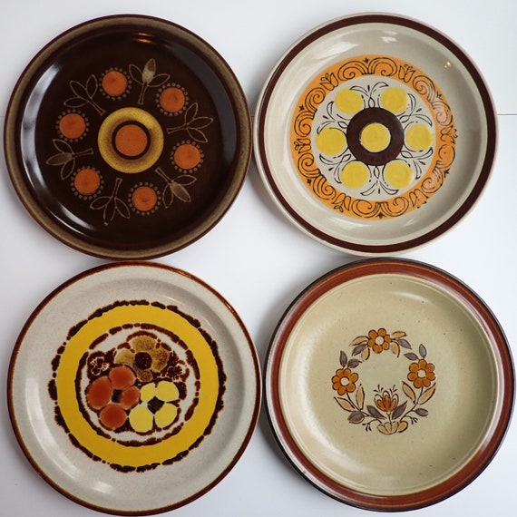 Vintage Mismatched Stoneware Dinner Plate Set of 4 Mix and Match Plates White and Beige with Brown Yellow and Orange Flower Designs 1970s