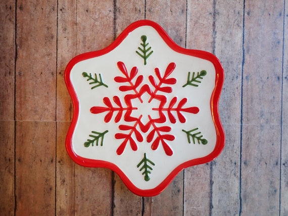 Vintage Snowflake Salad Plate Set of 4 White Red and Green Fair Isle Design Christmas Plate