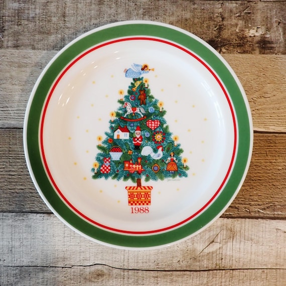 Vintage Hallmark 1988 Christmas Tree Plate Country Christmas 1st Plate in Series