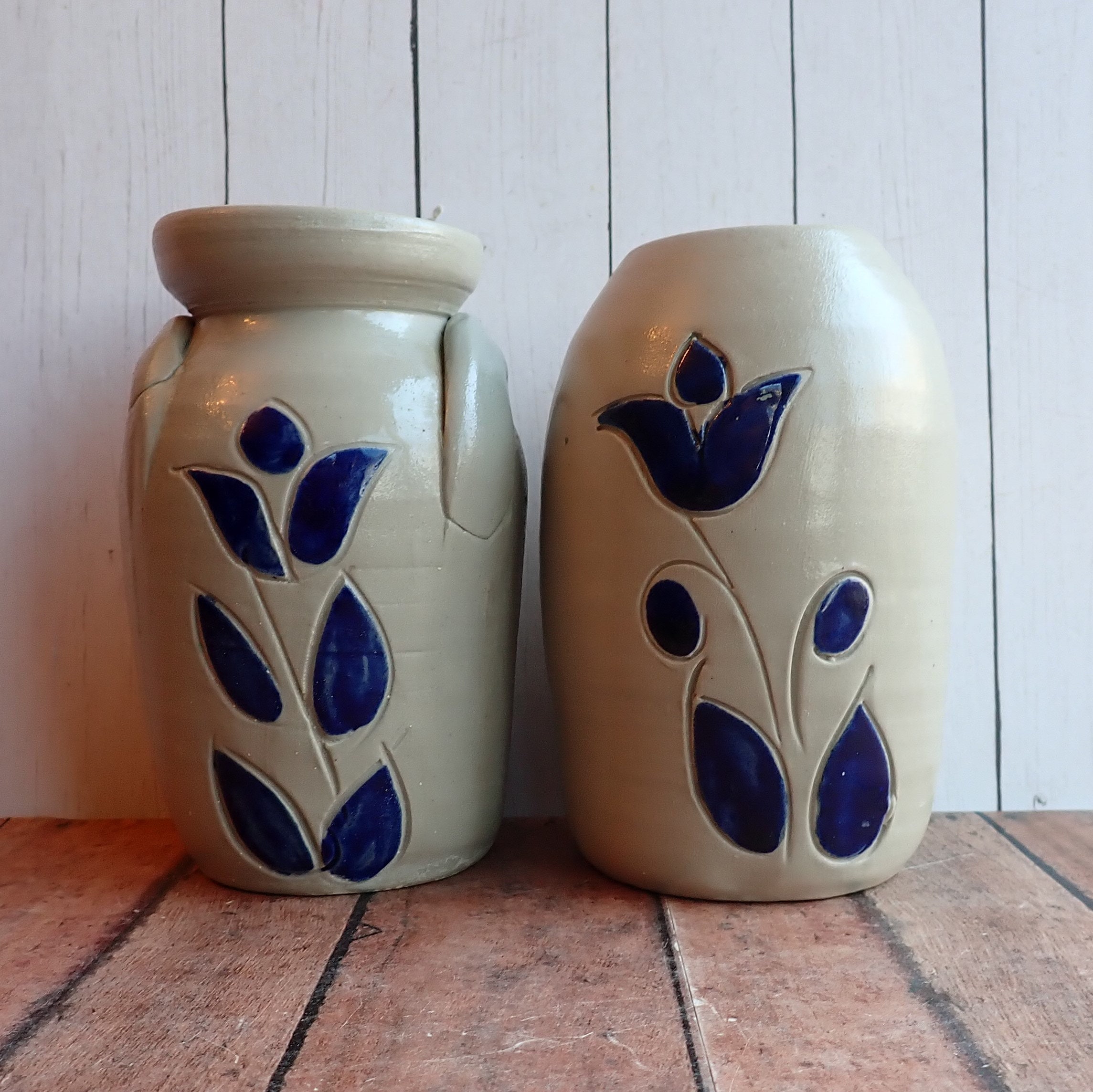 Vintage WILLIAMSBURG POTTERY Vase Set of 2 Vases White and Blue