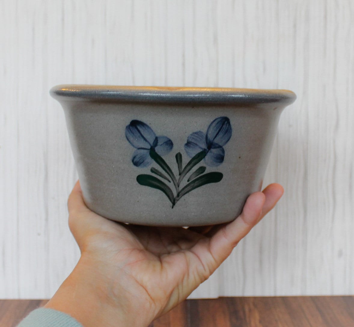 Vintage ROWE POTTERY WORKS Stoneware Bowl 1996 Gray with Blue Flower