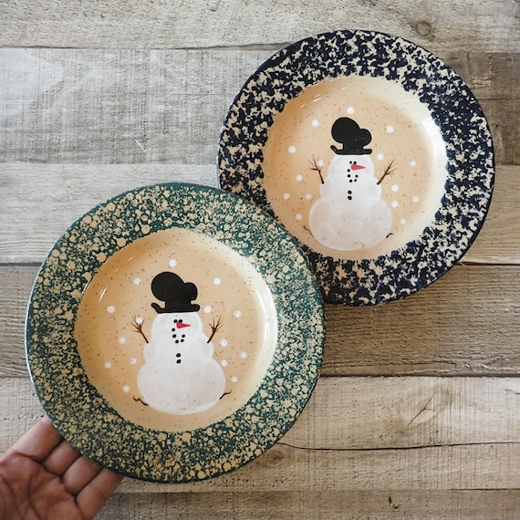 Vintage THREE RIVERS POTTERY Snowman 8" Salad Plate Set of 2 Tan with Green Blue White Sponged Design Winter Christmas 1994