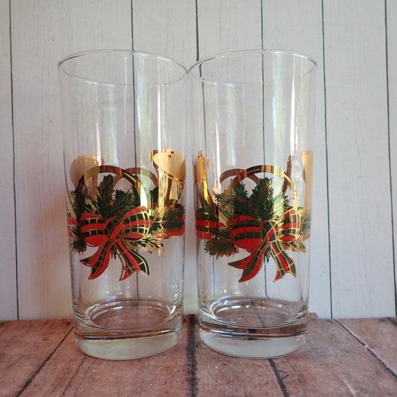 Vintage Georges Briard THE HUNT Highball Tumbler Glass Set of 2 Glasses Clear with Gold Horn and Red and Green Plaid Ribbon