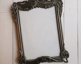 Vintage Silver Metal 5x7 Picture Photo Frame Scroll Leaf Design 5x7 Size Leaves and Scroll Design