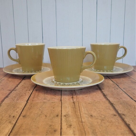 Vintage Homer Laughlin MALIBU Cups and Saucers Set of 3 White Yellow Floral Flower Medallion Design Mid Century