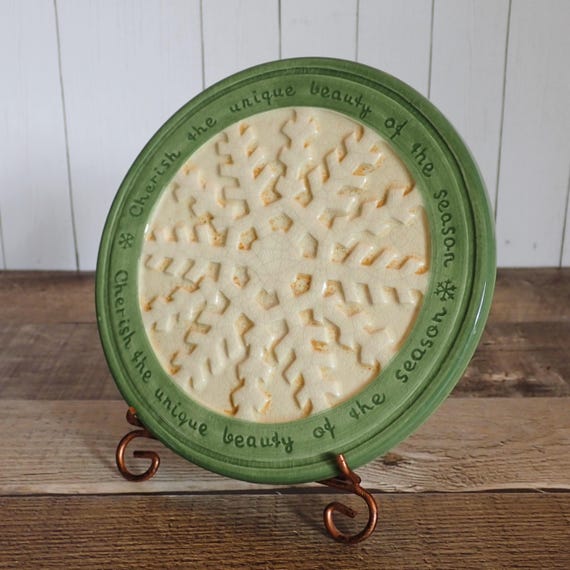 Vintage Russ Snowflake Decorative Tile Trivet Plate Green and White Snow Flake Design