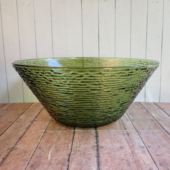 Vintage Anchor Hocking SORENO Avocado Green 11" Serving Bowl Fruit Vegetable Chip Bowl Textured Bark Design