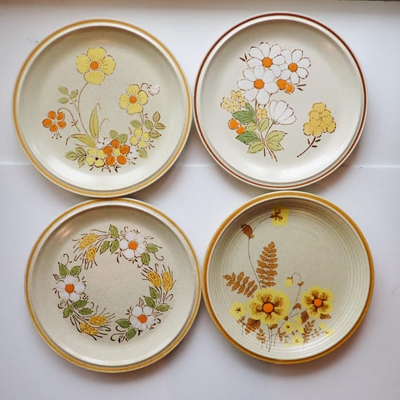 Vintage Mismatched Stoneware Dinner Plate Set of 4 Mix and Match Plates White and Beige with Green Yellow and Brown Flower Designs 1970s