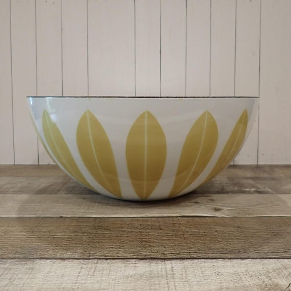 Vintage Cathrineholm of Norway Enamel Lotus Bowl 11" Serving Bowl White with Yellow Flowers Leaves