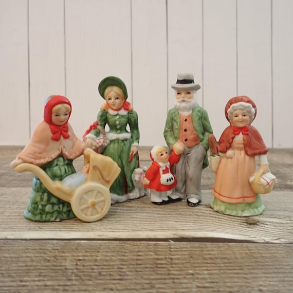 Vintage LEFTON Colonial Village Accessory Set of 4 The Eberhardts Grandma Grandpa Mother and Baby Girl with Dog People Accessories 05827