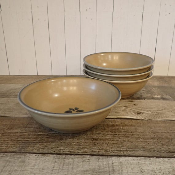 Vintage Pfaltzgraff FOLK ART 6" Soup Cereal Bowl Set of 4 Tan and Blue Flower Floral Americana Design