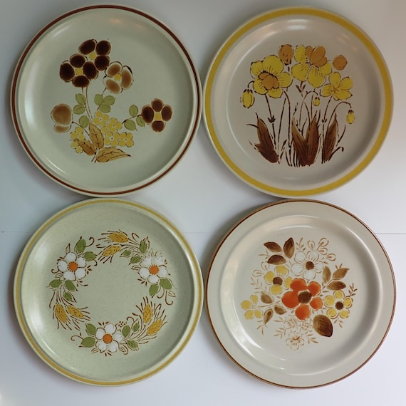 Vintage Mismatched Stoneware Dinner Plate Set of 4 Mix and Match Plates White and Beige with Green Yellow and Brown Flower Designs 1970s