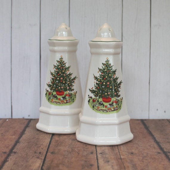 Vintage Pfaltzgraff CHRISTMAS HERITAGE Salt and Pepper Shaker Set of 2 White with Green Christmas Tree Design