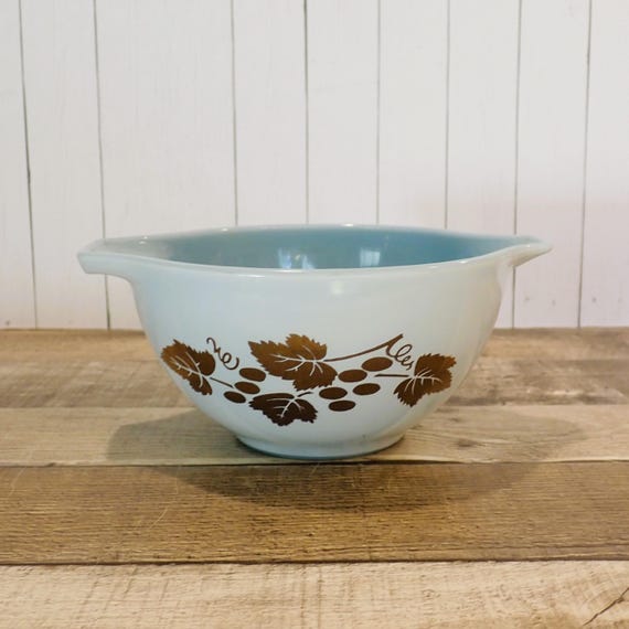 Vintage Pyrex Golden Grapes Cinderella Bowl 441 Blue and White 1.5 Pint Bowl