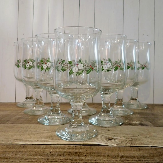 Vintage Pfaltzgraff Christmas Heirloom Wine Glass Goblet Set of 8 Glasses Green Holly and White Flower Design