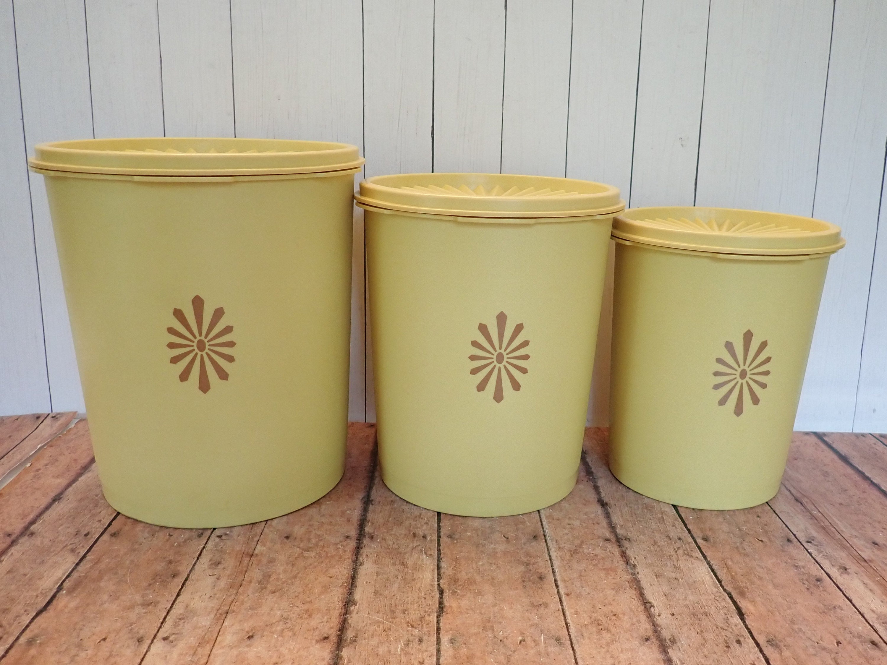 Vintage Tupperware Harvest Servalier Containers, Orange and Yellow  Tupperware, Set of Three Storage Containers, Retro Tupperware, Starburst