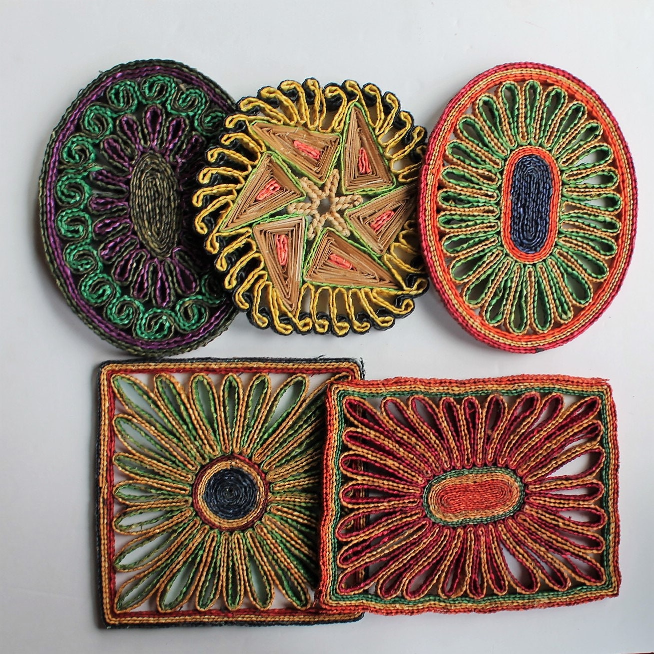 Vintage Wicker Rattan Woven Trivet Hotplate Set of 5 Colorful Tan Green