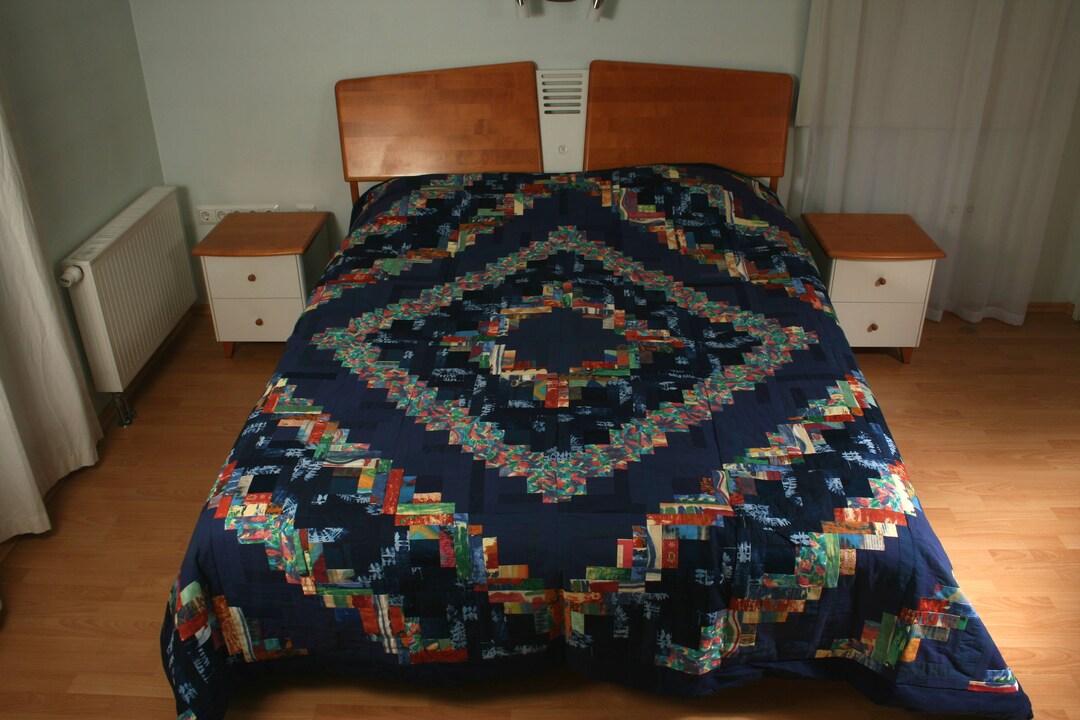Handmade Quilted Bed Cover, Made in log Cabin Technique 250x250cm 98,4