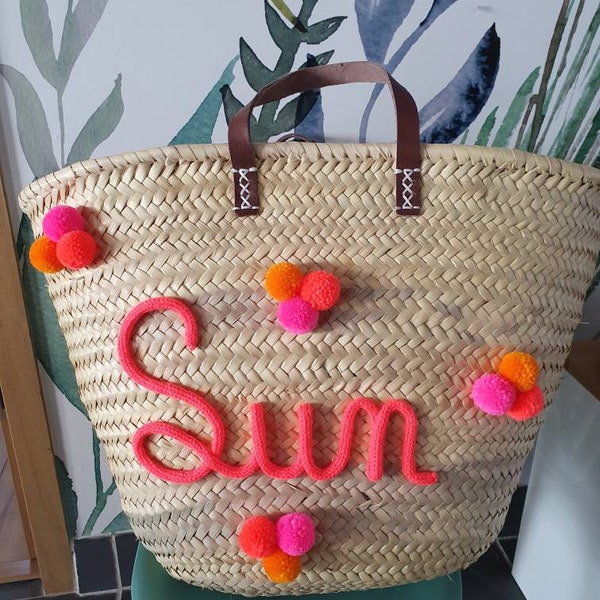 Panier en osier Sun fluo et pompons