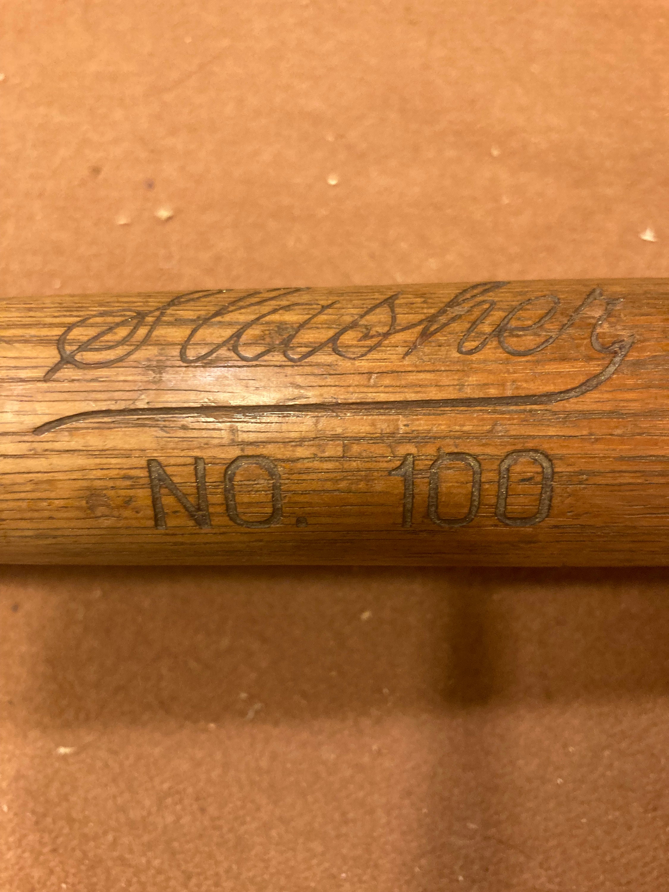 Vintage HILLERICH & BRADSBY - 100W Wood Bat LOUISVILLE