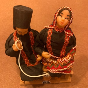 Original ISRAELI National Handmade Dolls #21 from the 1950&#39;s-60&#39;s with Tax Stickers, Israel Couple sitting, NM/LN, L@@K!!