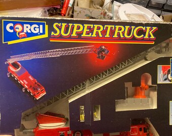 Vintage Corgi SUPERTRUCK FIRE ENGINE Set #94660, Mint, Brand