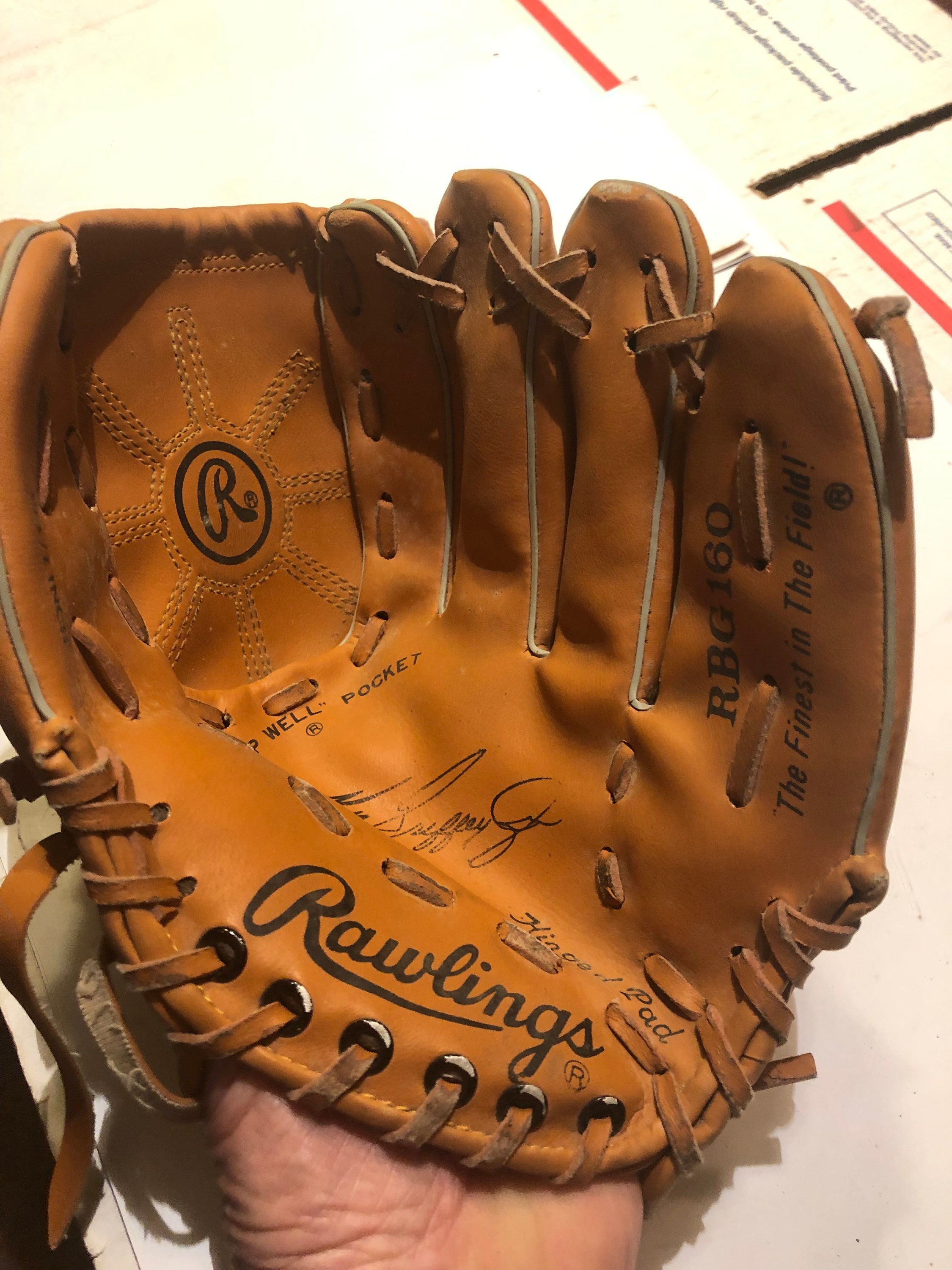 KEN GRIFFEY Jr Medium Size RAWLINGS Baseball Glove RBG160 