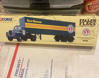 Corgi Fallen Flags 52301 Great Northern Railway Mack B Semi 1:50