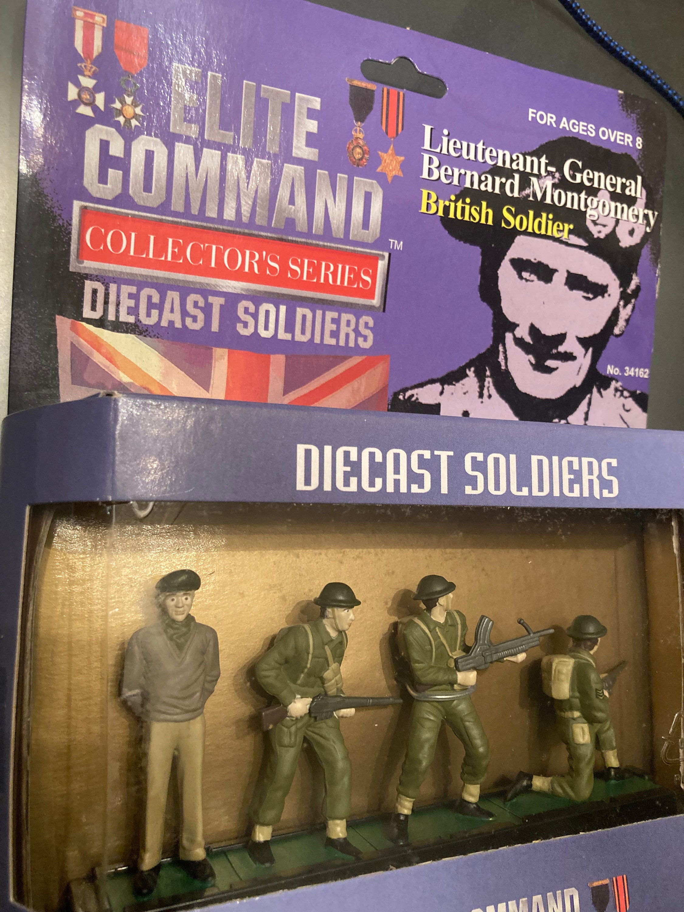 Diecast soldiers store