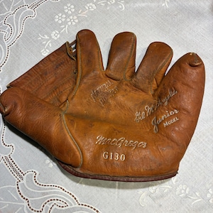 Vintage "Gil MacDougald" SPLIT FINGER Mac Gregor Baseball Glove,#G130  Near Mint, Like New Condition, MAGNIFICENT!!