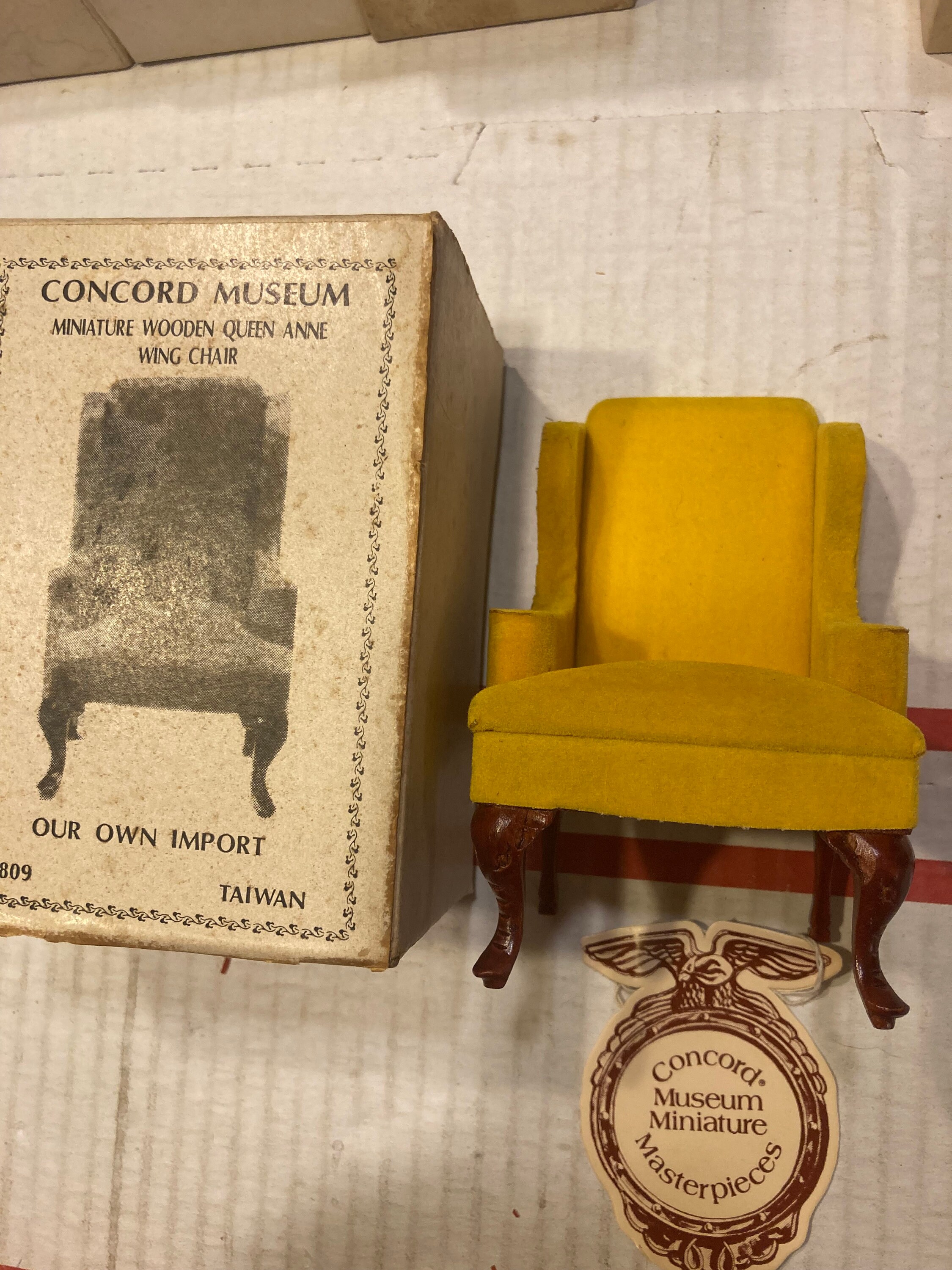 Yellow queen anne chair deals
