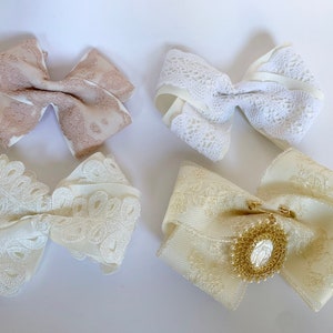 Baby-Medaillon. Babybett-Medaillon. Babyschutzmedaillon. Baby-Geschenk. Religiöses Geschenk. Medaillon der Jungfrau Maria. Baby-Brosche. Wunder-
