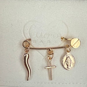 24k gold plated baby safety pin. Cornicello charm safety pin. Unisex brooch. Stroller brooch. Baby safety pin. baby pin