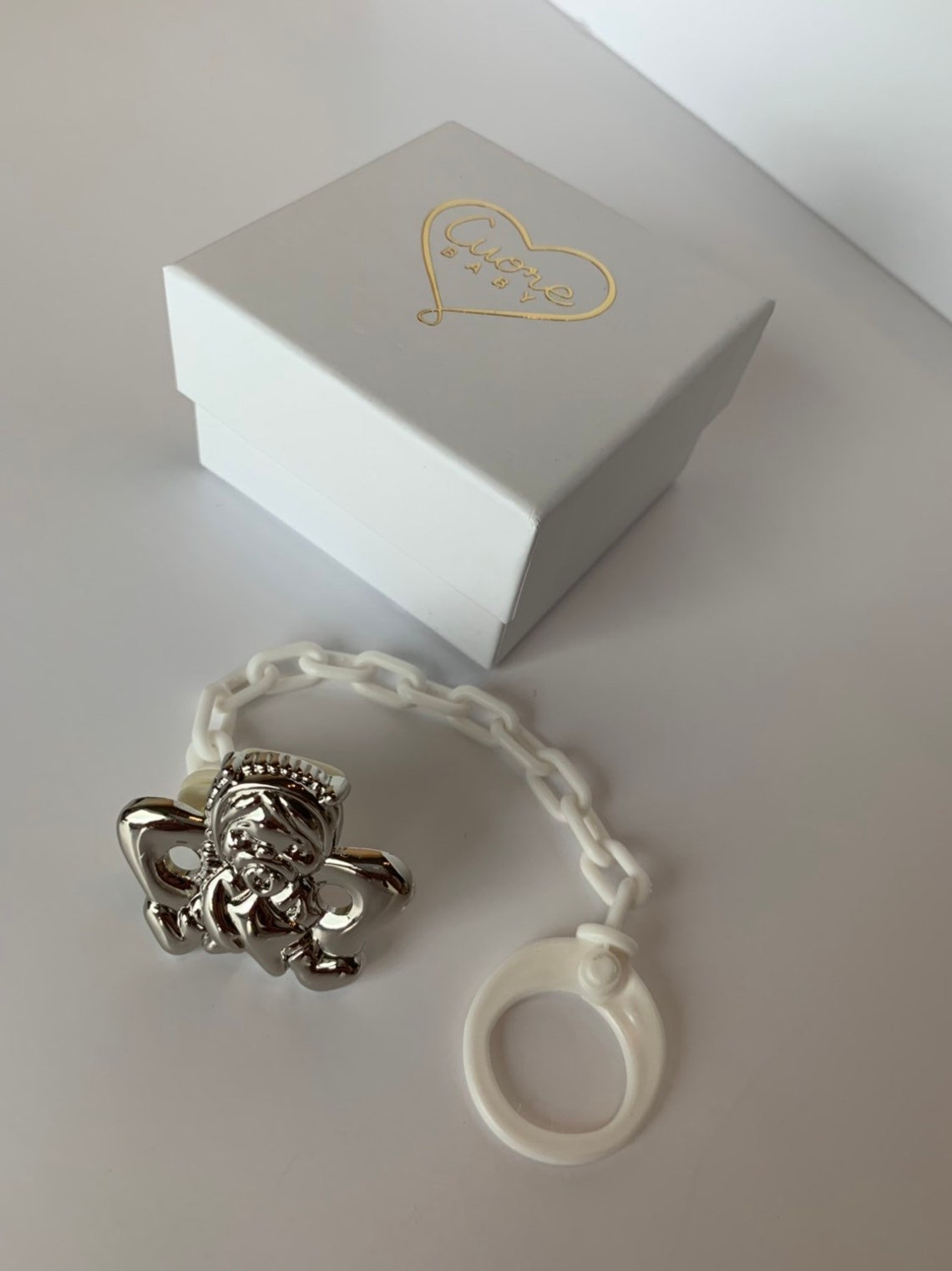 Silver pacifier clip. Baby pacifier holder. Baby gift. New Etsy España