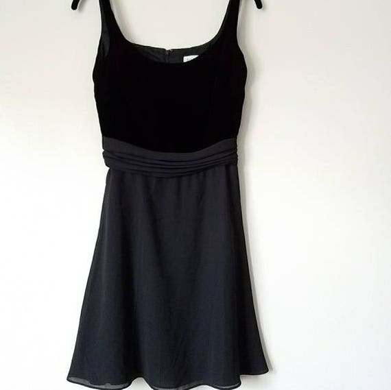 Vintage 90's Ann Taylor velvet little black dress - image 4