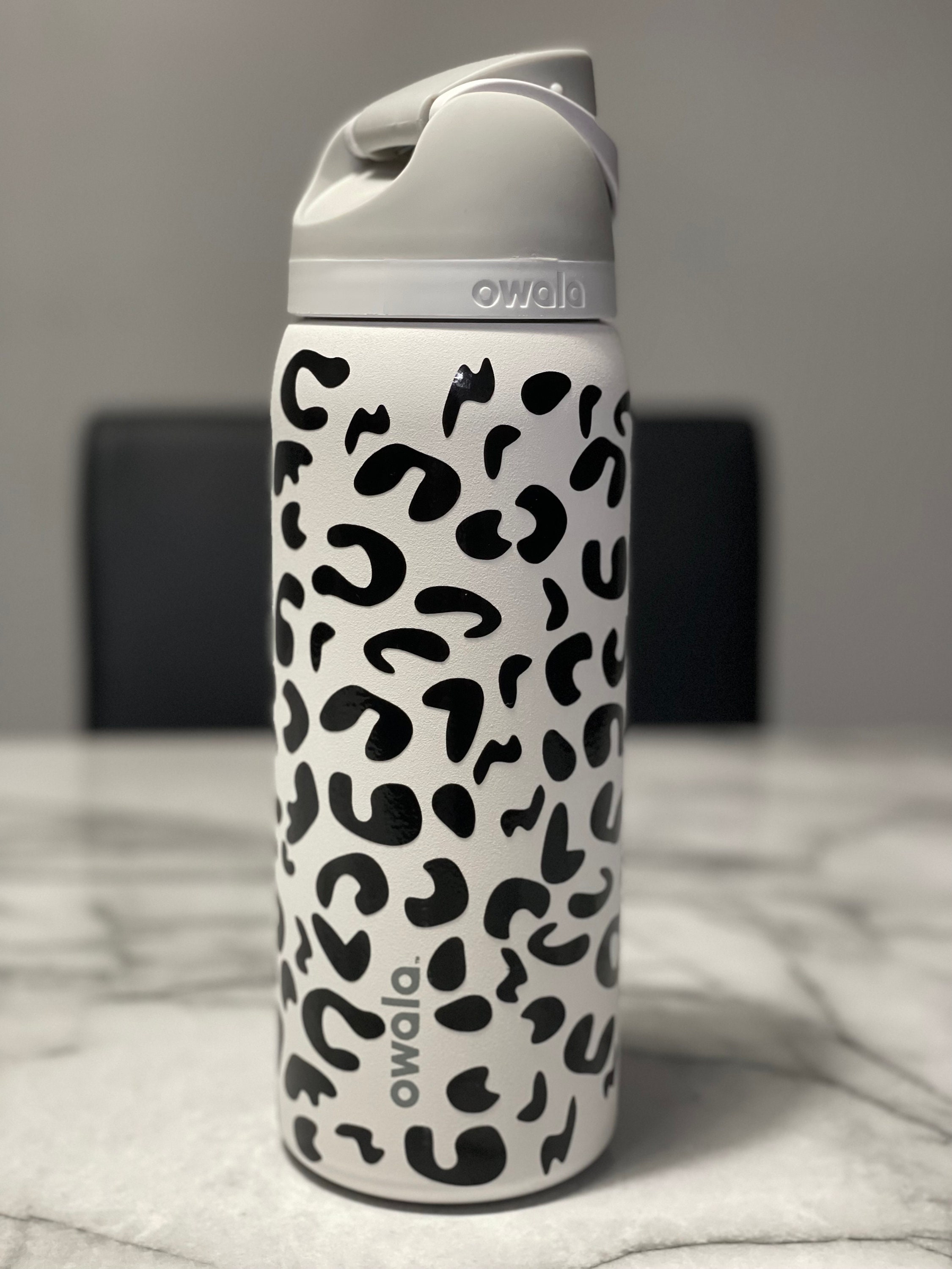 Customizable 32 Oz Owala Freesip Water Bottle 